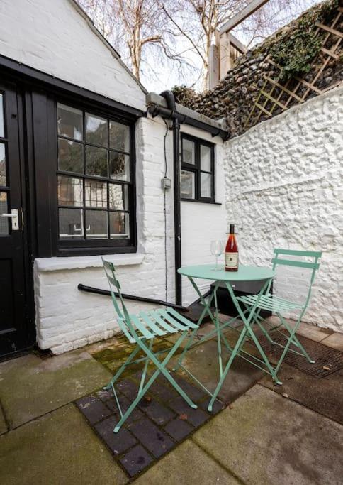 Old Anchor Cottage, Broadstairs. Exterior photo